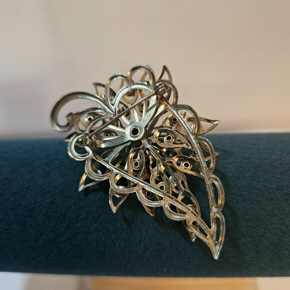 Gold Tone Leaf Shape Red Rhinestone Brooch Floral Flower Pin Unmarked - Picture 2 of 11